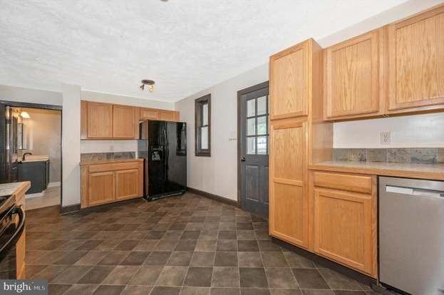 15213 Clear Spring Rd - Photo 4 of 26