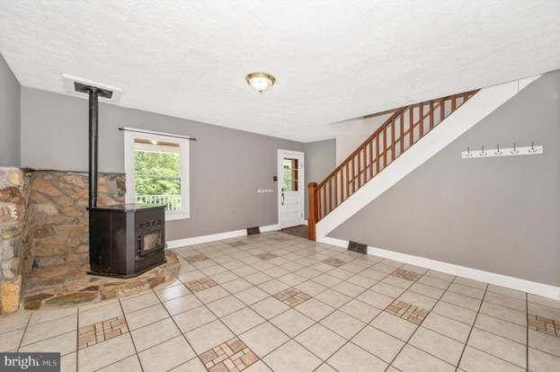 15213 Clear Spring Rd - Photo 6 of 26