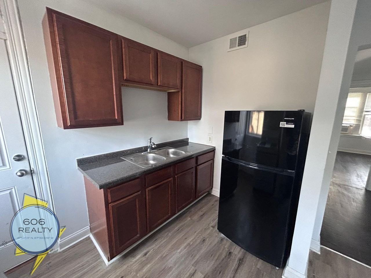 Charming Apartments in Rogers Park! - Photo 4 of 14