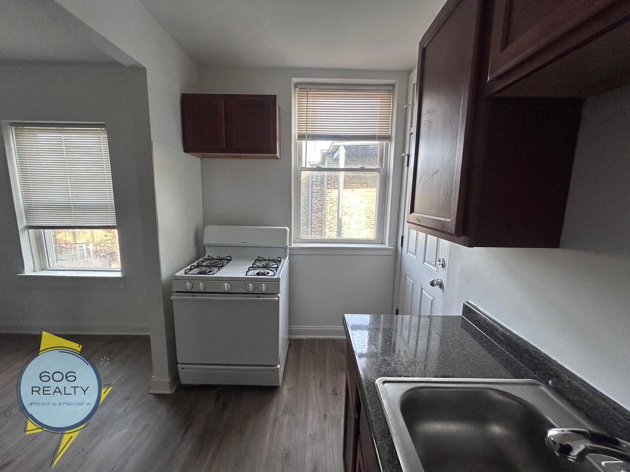 Charming Apartments in Rogers Park! - Photo 5 of 14