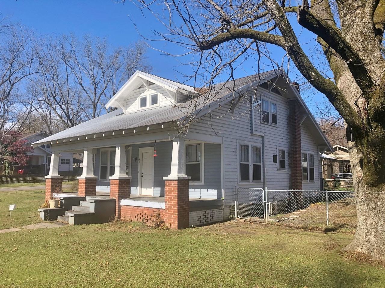 301 13th St Ne - Photo 2 of 17