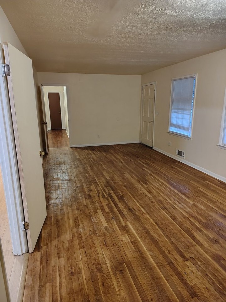 863 Rodney Dr Sw - Photo 3 of 27