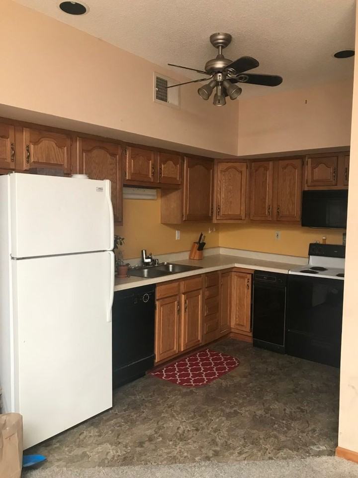 911 Massachusetts - Photo 6 of 13