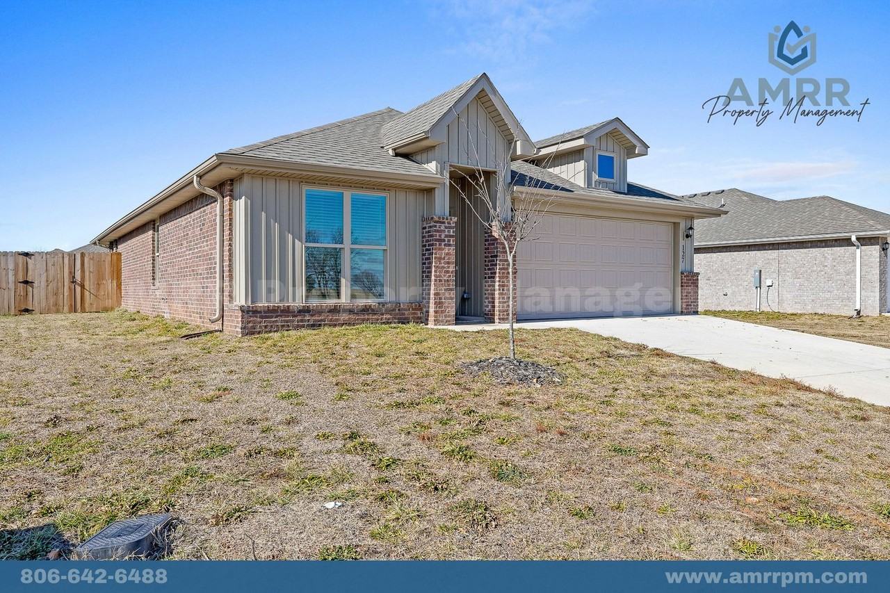 127 Sw Vicki St - Photo 2 of 33