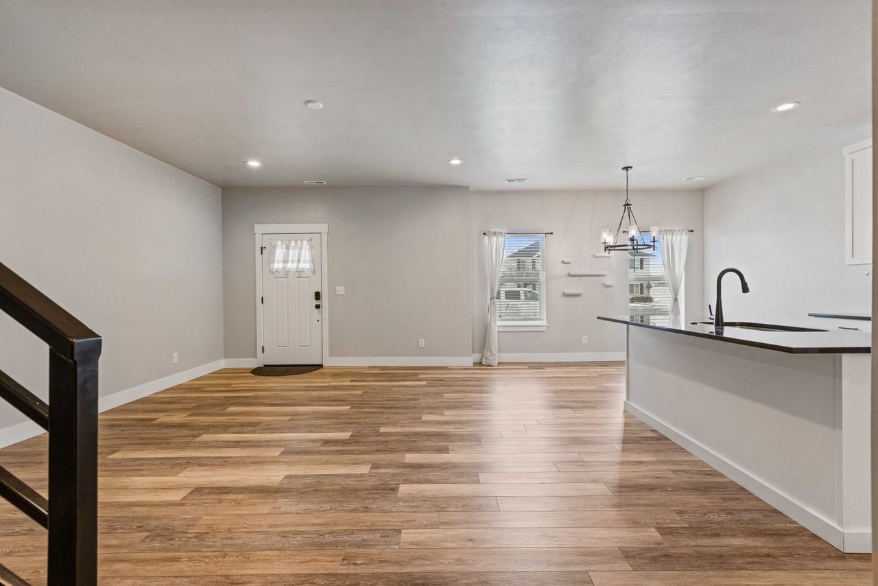 2997 Sunburst Dr - Photo 2 of 47