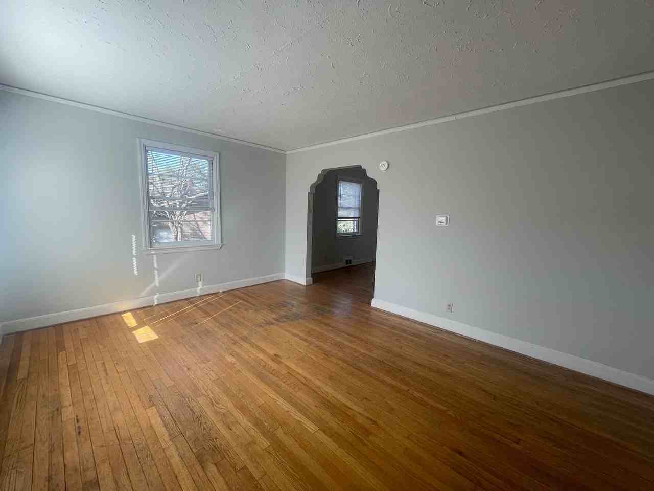 426 Saluda Ave - Photo 4 of 8