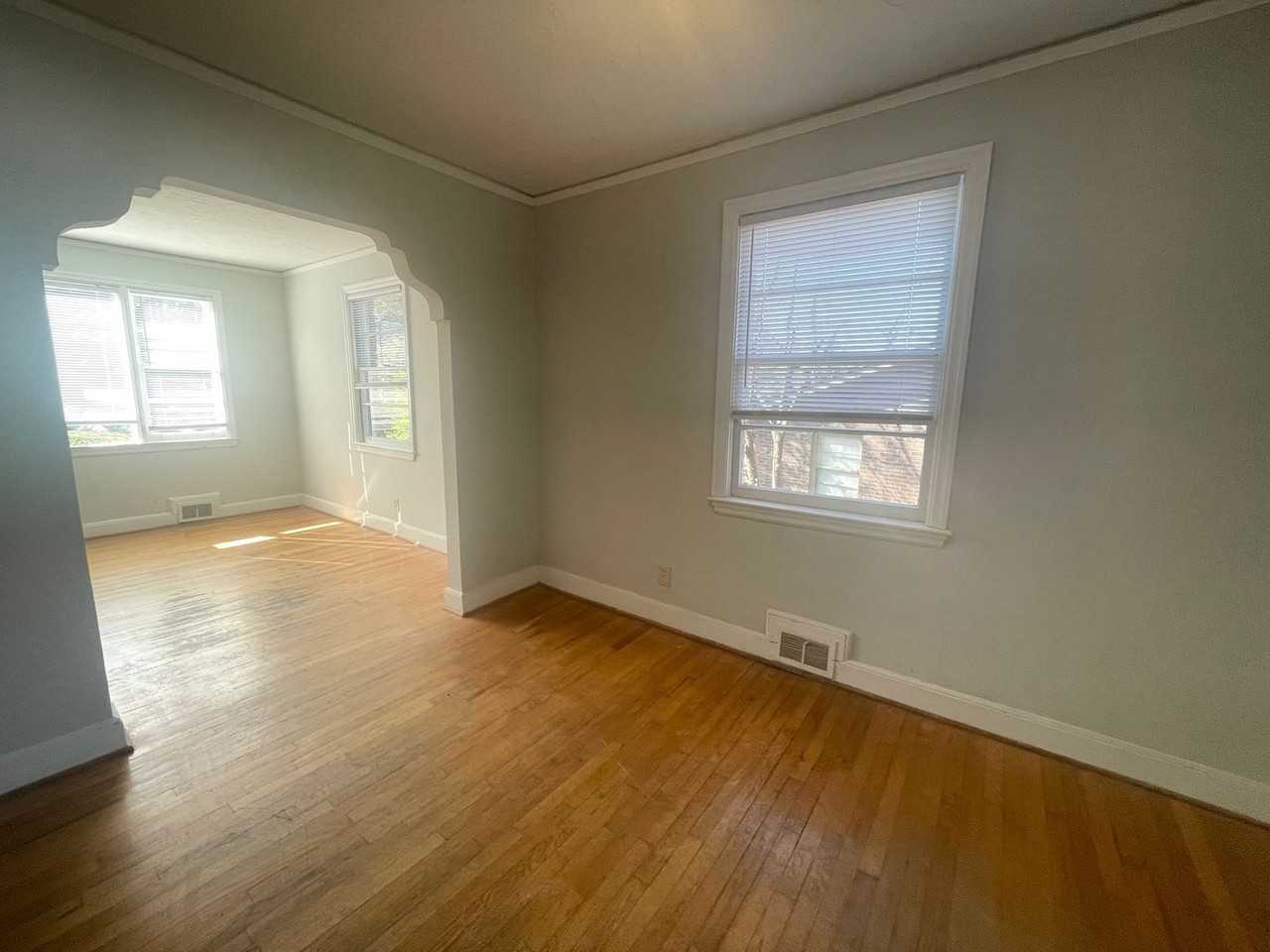 426 Saluda Ave - Photo 6 of 8