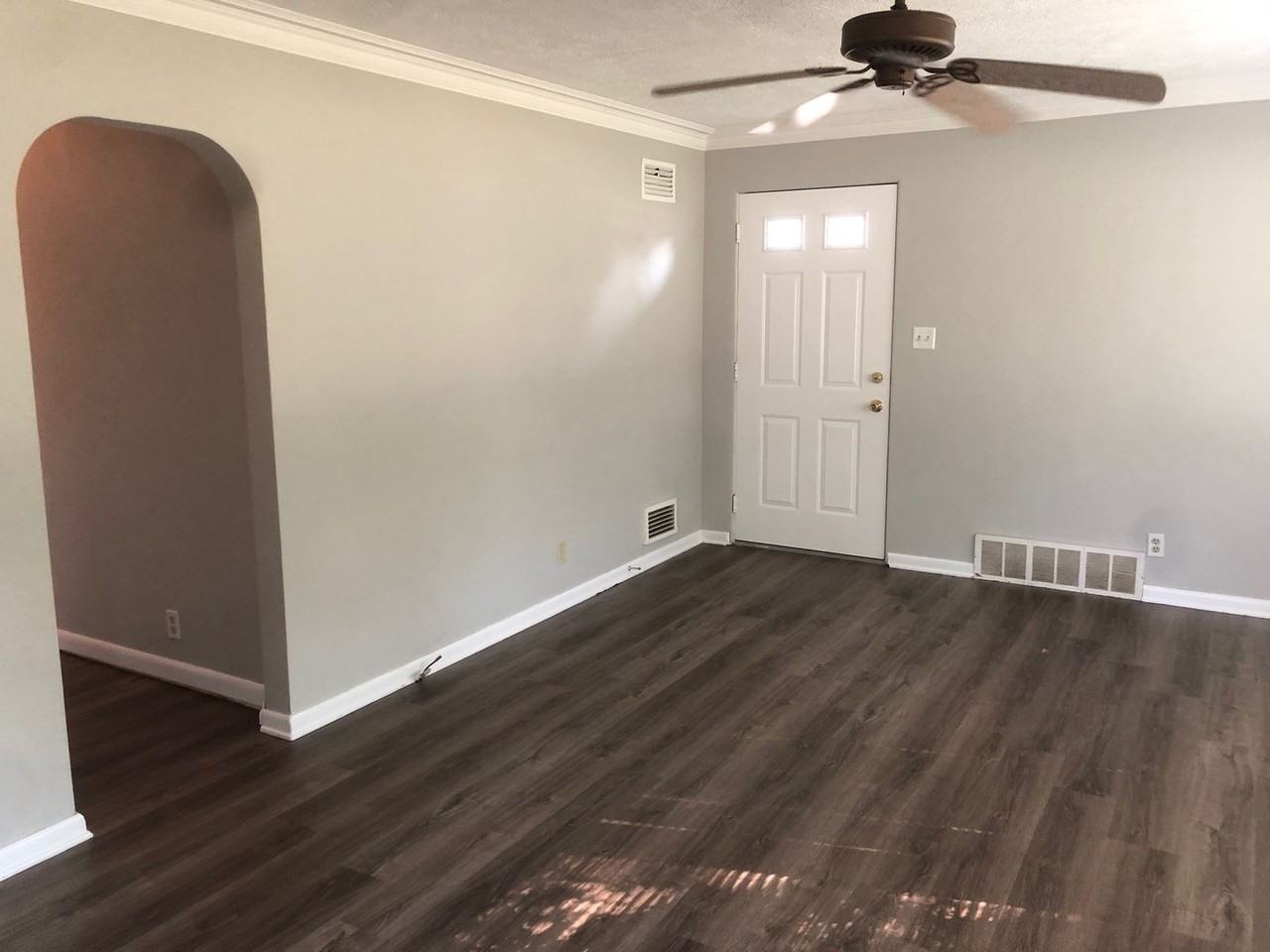 1016 N Oak St - Photo 2 of 14