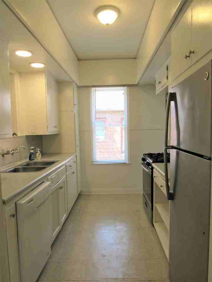 454 Bailey Ave - Photo 3 of 18