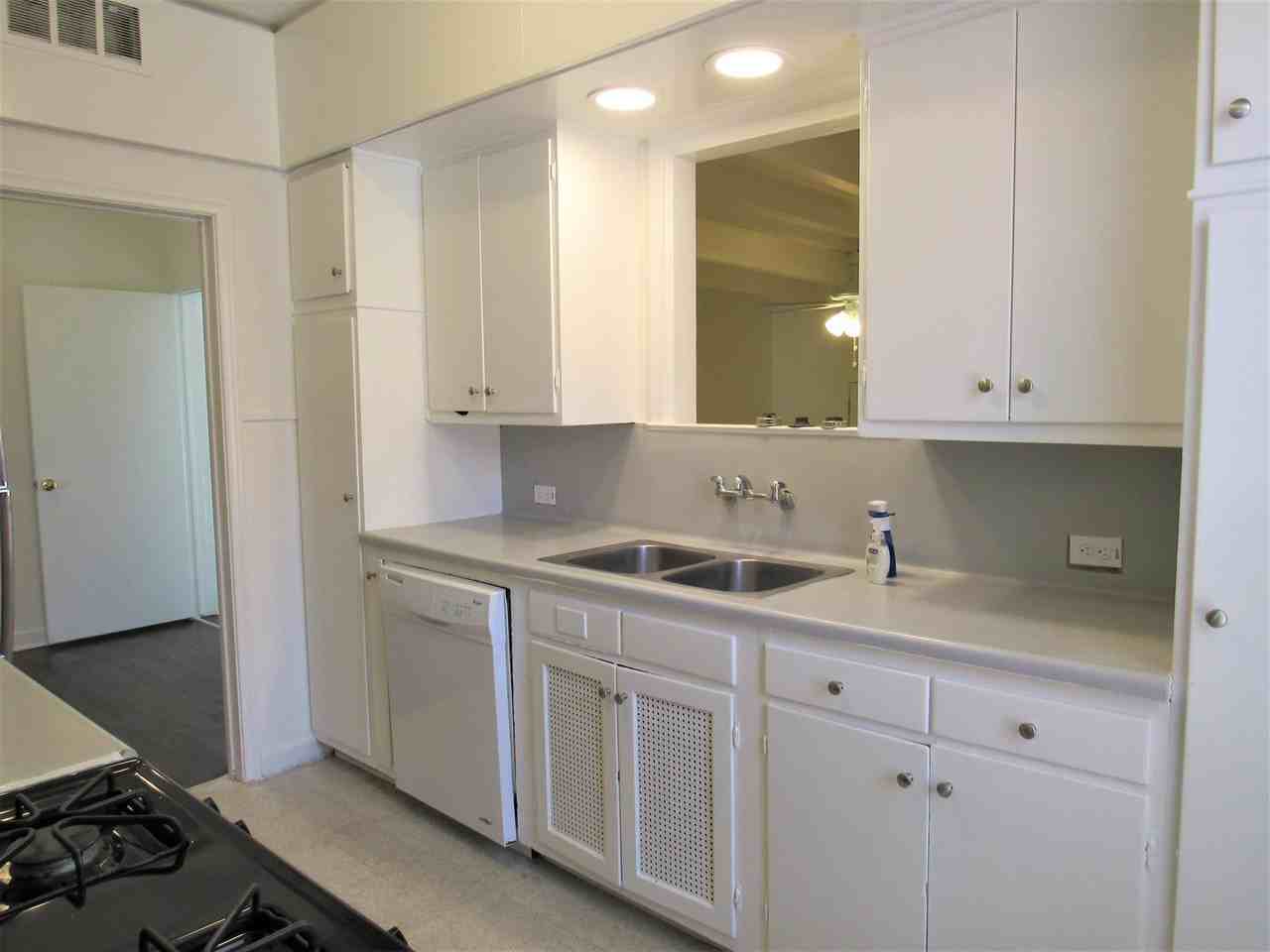 454 Bailey Ave - Photo 4 of 18