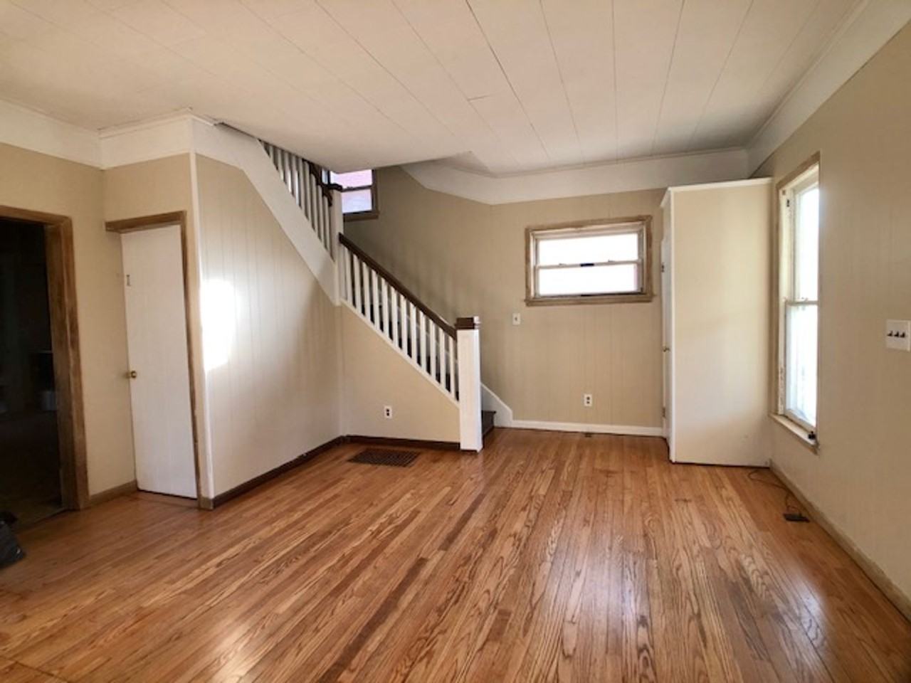 223 E Main St - Photo 3 of 7