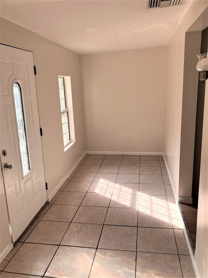 4633 Plum St - Photo 3 of 12