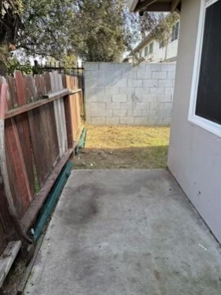828 Astor St - Photo 6 of 16