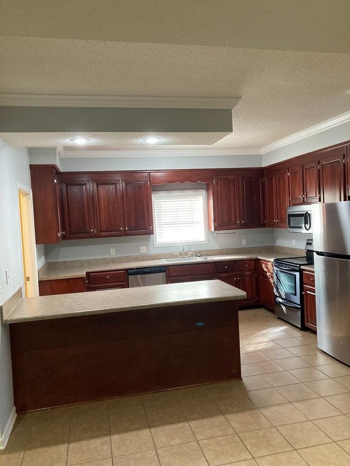 138 Concord Ave - Photo 3 of 13