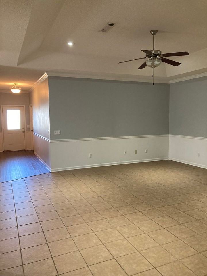 138 Concord Ave - Photo 4 of 13