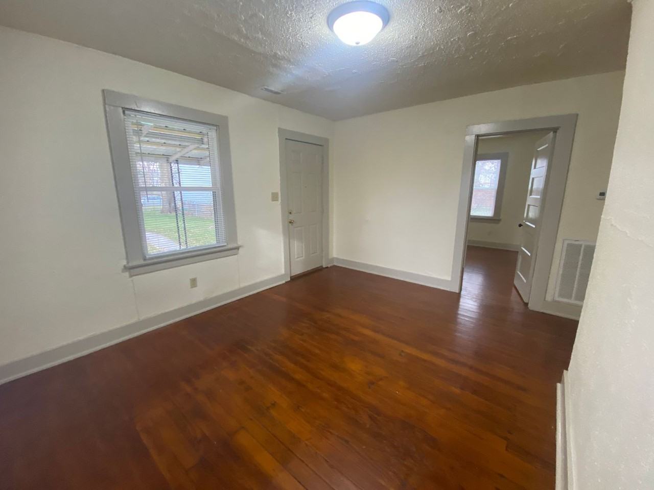 2727 Winter St - Photo 2 of 14
