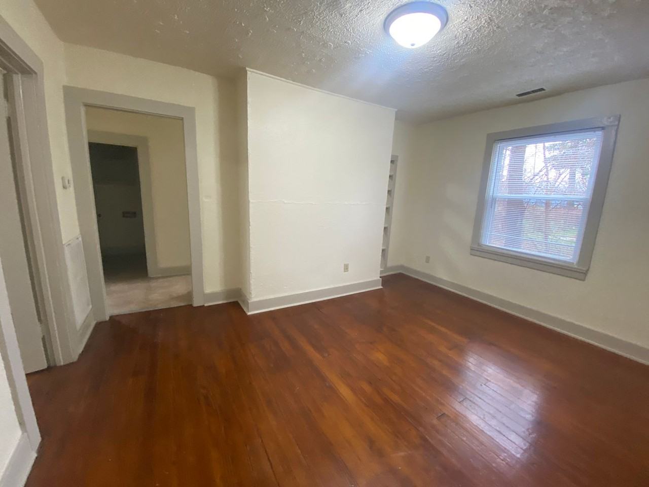 2727 Winter St - Photo 3 of 14