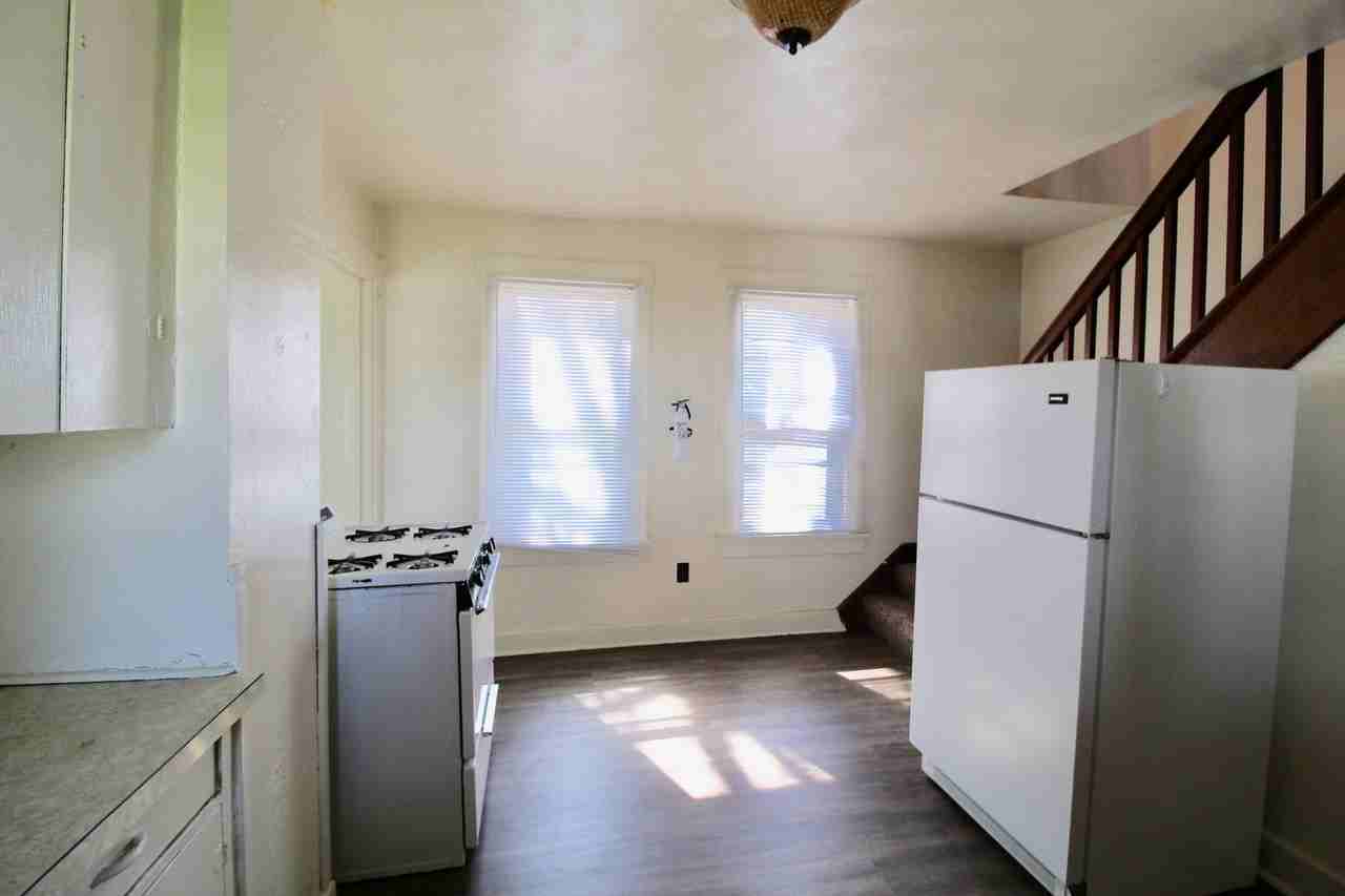 442 Center St - Photo 6 of 12