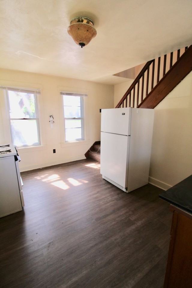 442 Center St - Photo 7 of 12