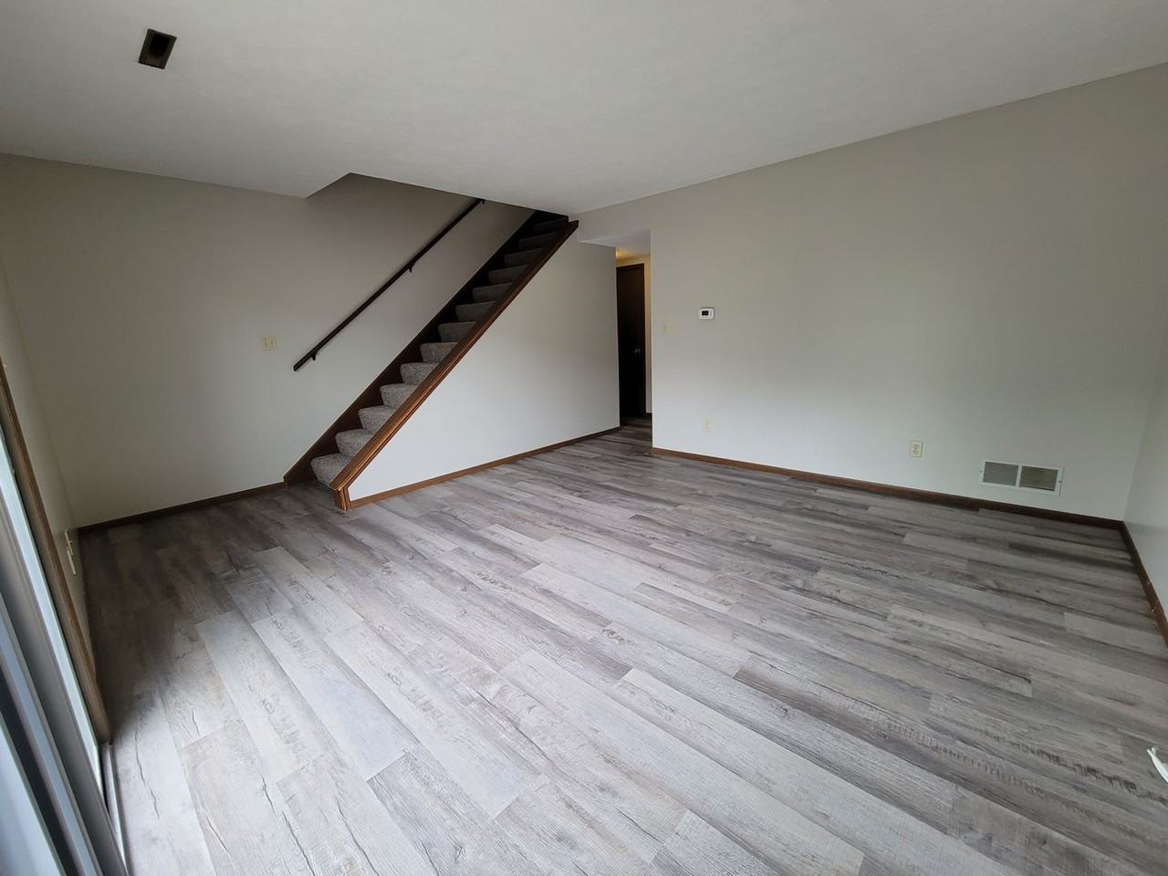 1332 Pineview Dr - Photo 3 of 17