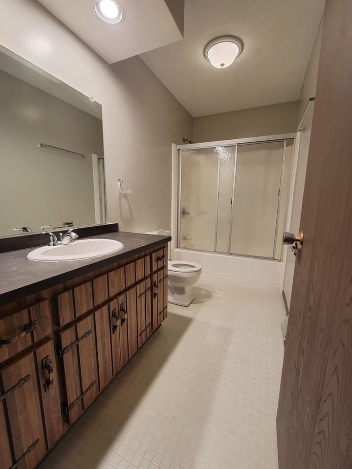 1332 Pineview Dr - Photo 7 of 17