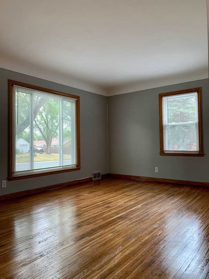 3815 Xenia Ave N - Photo 6 of 12