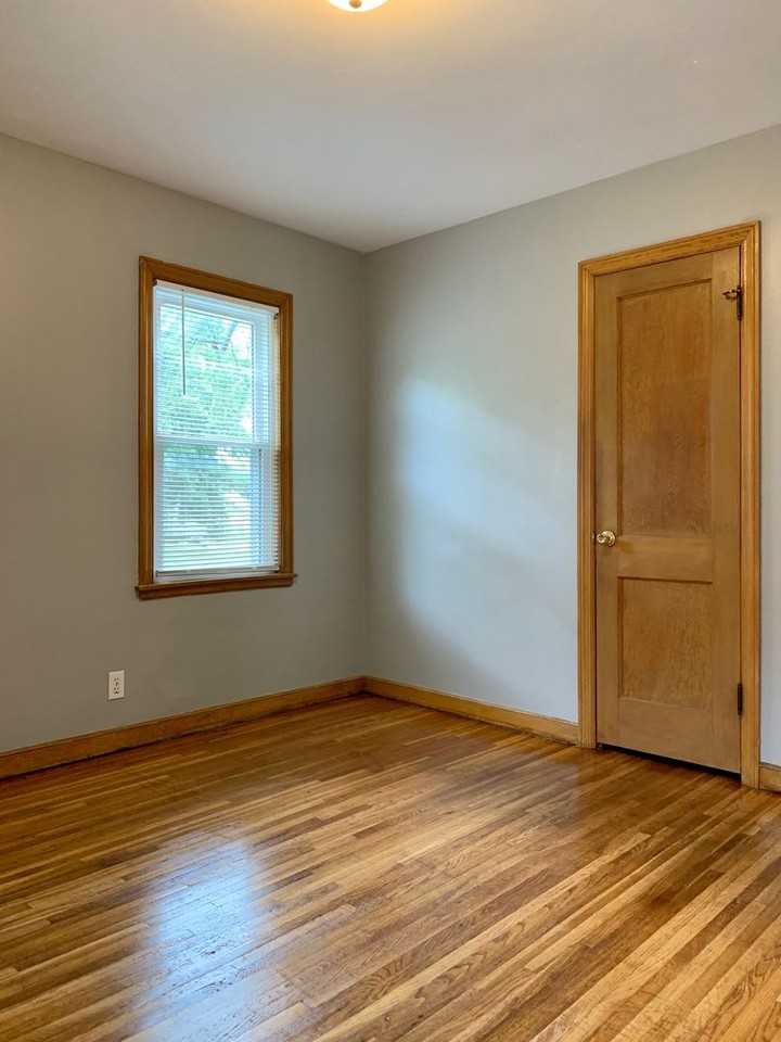 3815 Xenia Ave N - Photo 7 of 12