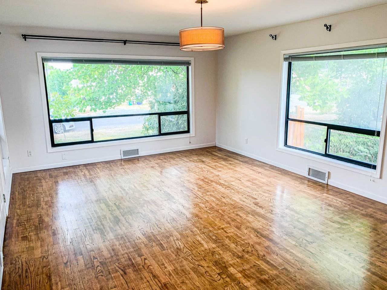 9725 13th Ave Nw - Photo 3 of 31