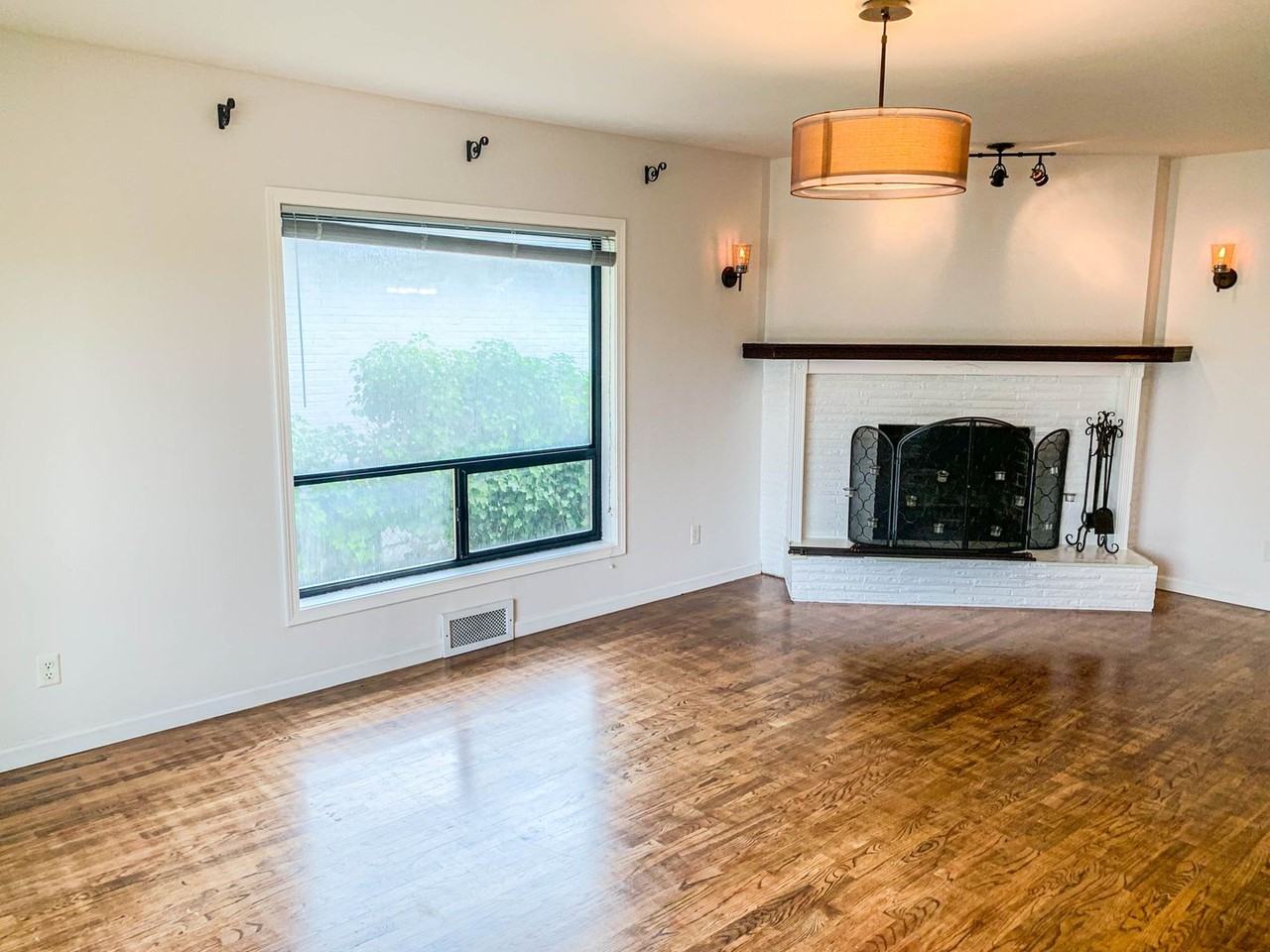 9725 13th Ave Nw - Photo 4 of 31