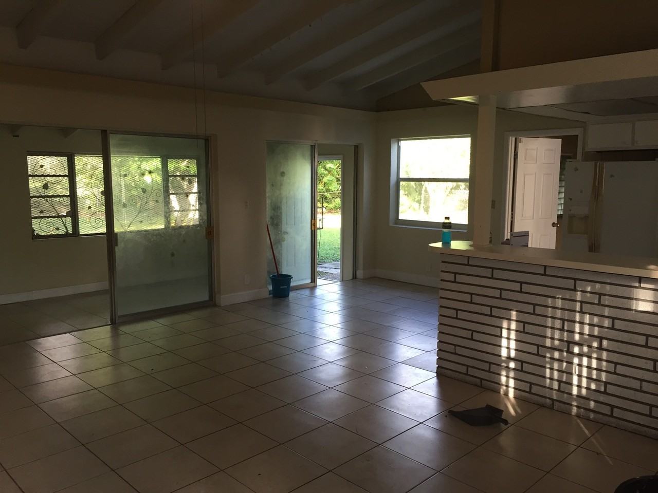 1701 Nw 28th Ave - Photo 3 of 15