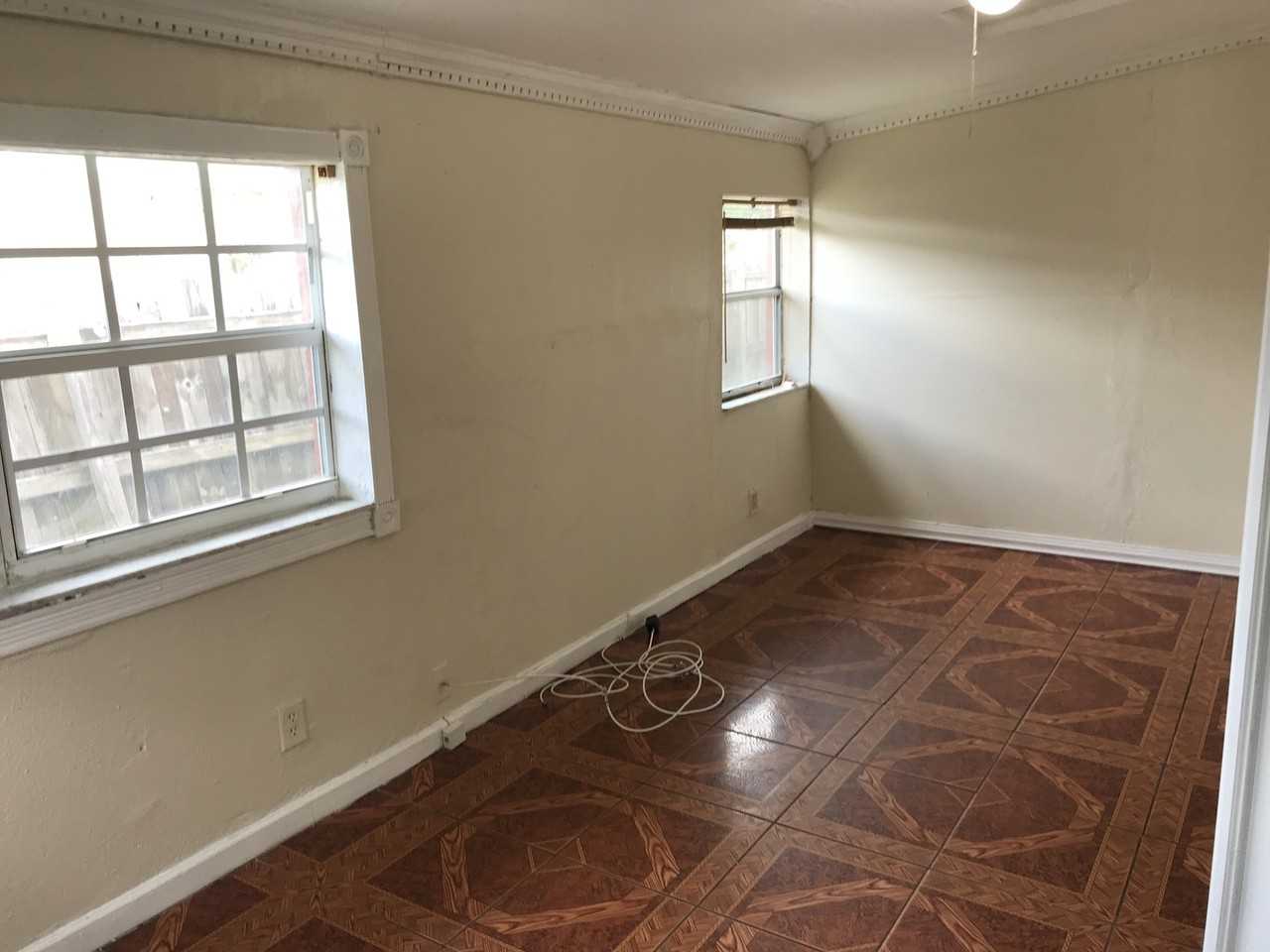 3250 Nw 18th Pl - Photo 5 of 16