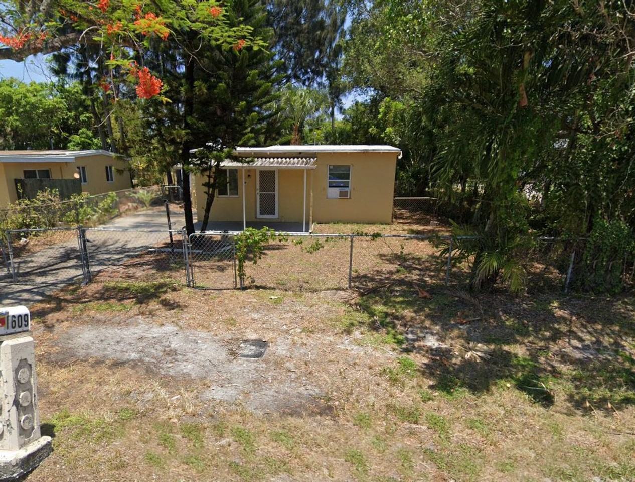 1609 Lauderdale Manor Dr - Photo 2 of 15