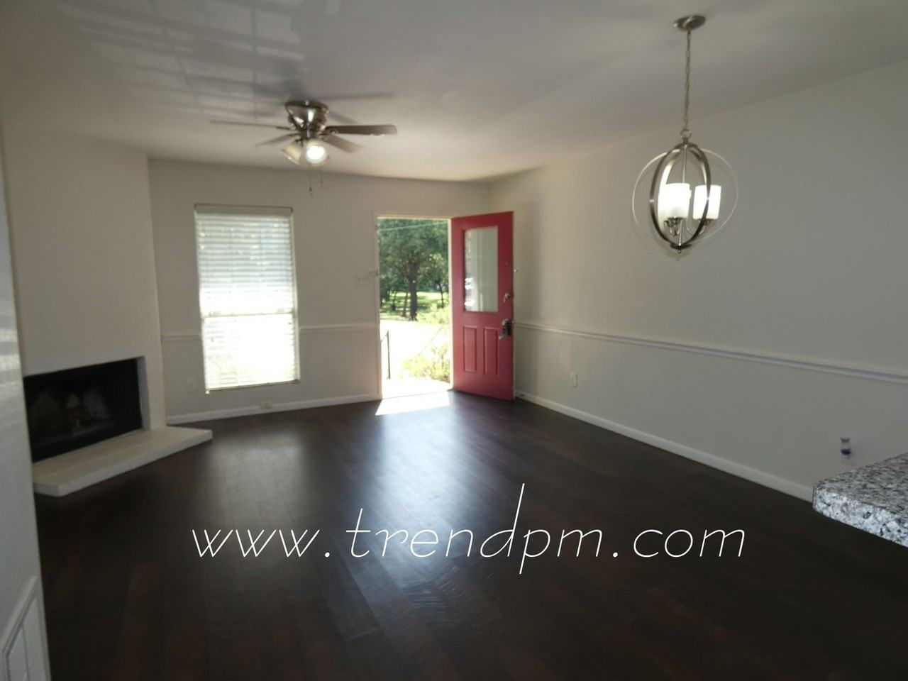 121 Surrey Ln - Photo 2 of 11