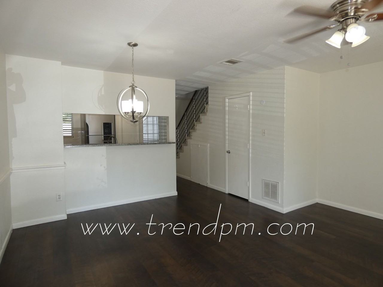 121 Surrey Ln - Photo 4 of 11