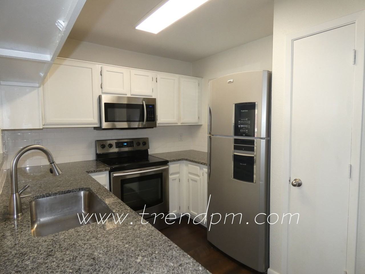 121 Surrey Ln - Photo 5 of 11