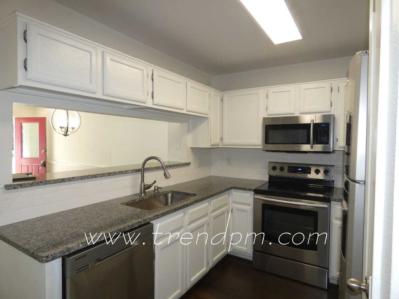 121 Surrey Ln - Photo 6 of 11