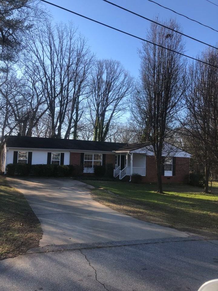 414 Lanewood Dr - Photo 2 of 12