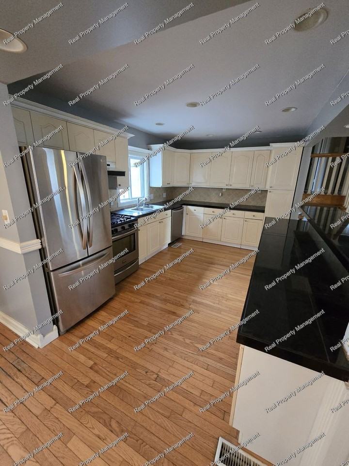 3126 Devonshire Cir - Photo 2 of 13