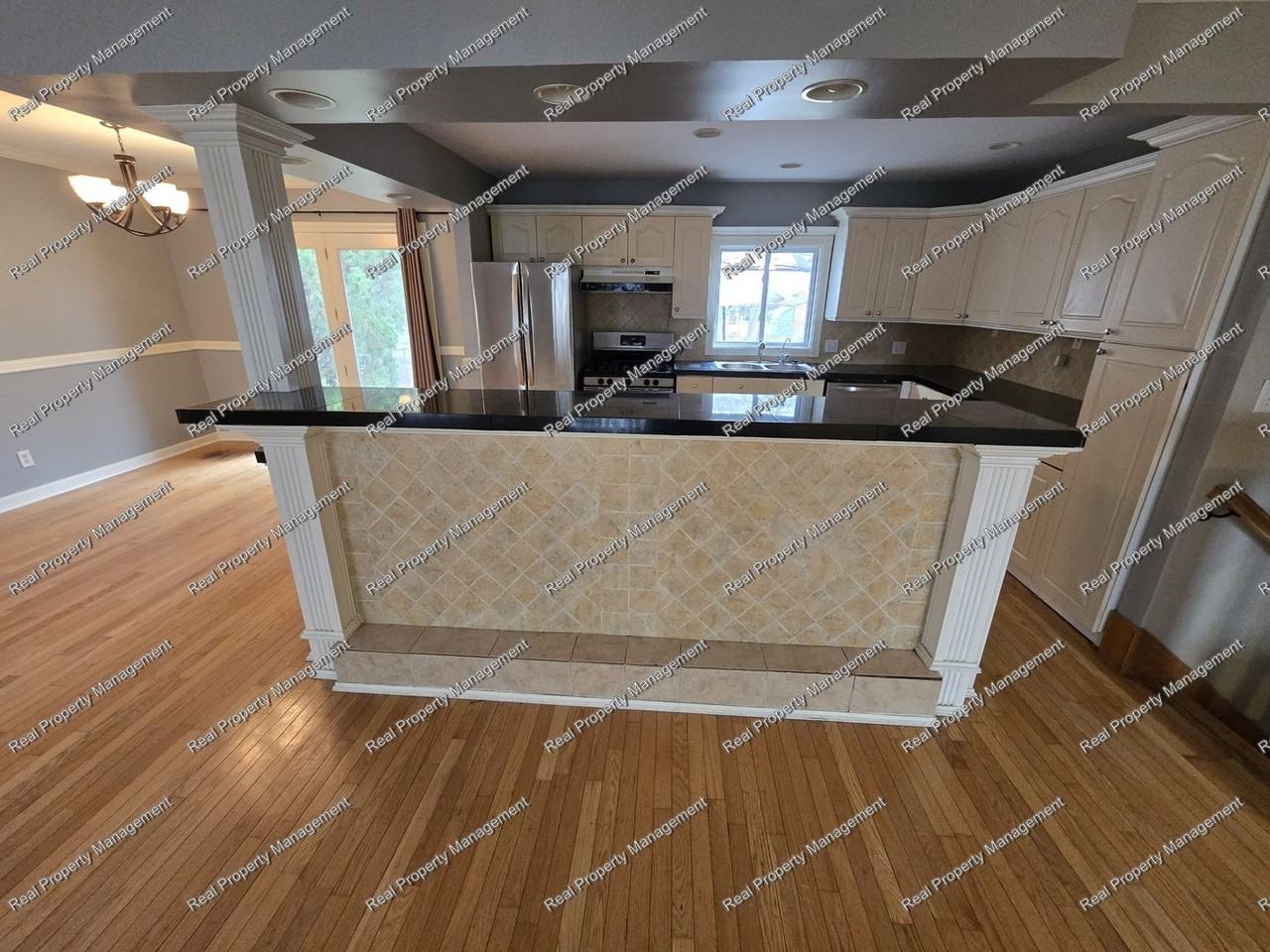 3126 Devonshire Cir - Photo 3 of 13