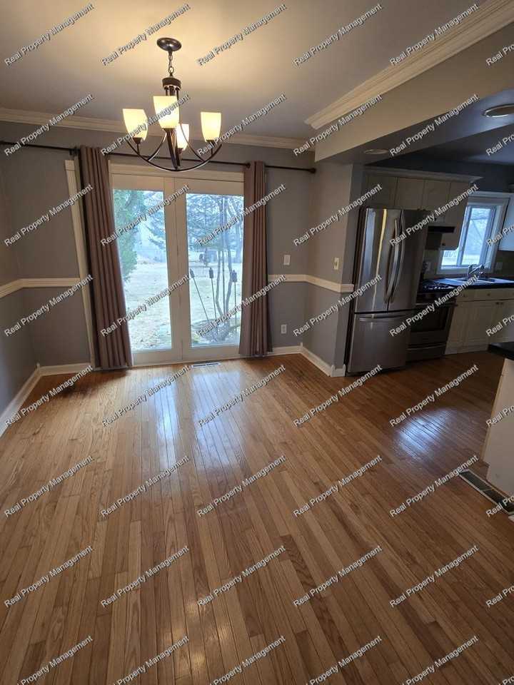 3126 Devonshire Cir - Photo 4 of 13