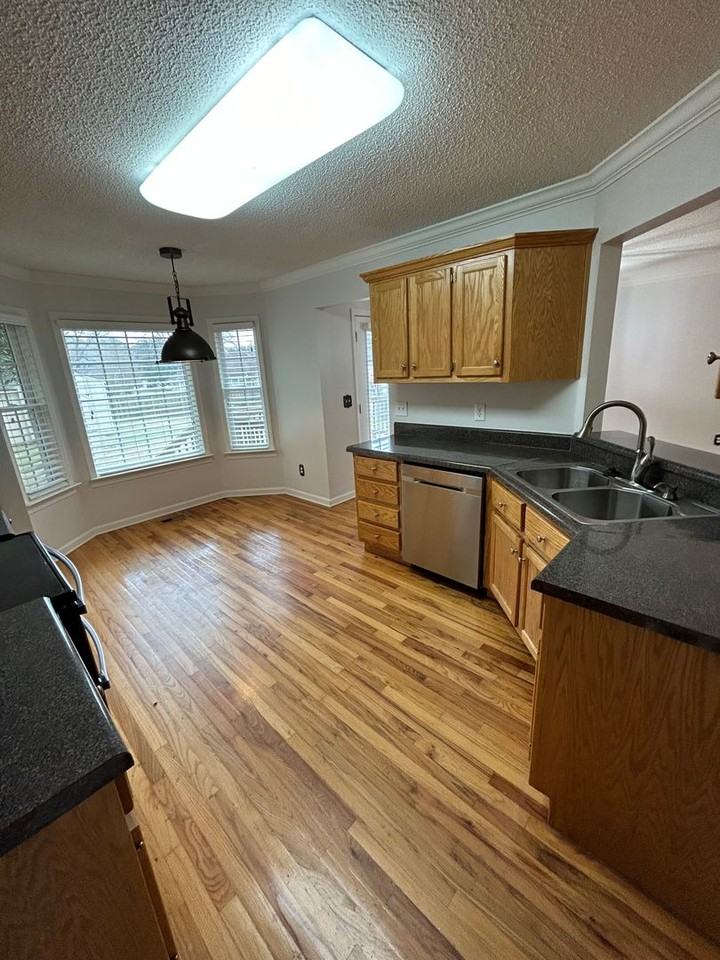 54 Surrey Trl Se - Photo 3 of 28