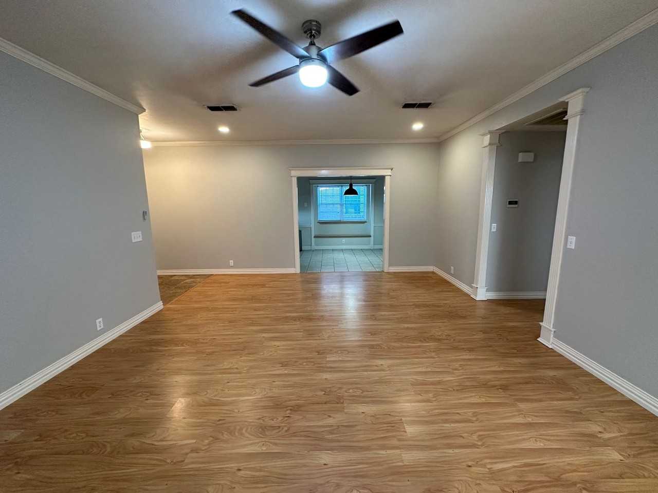 6700 Admiral Ct - Photo 6 of 32