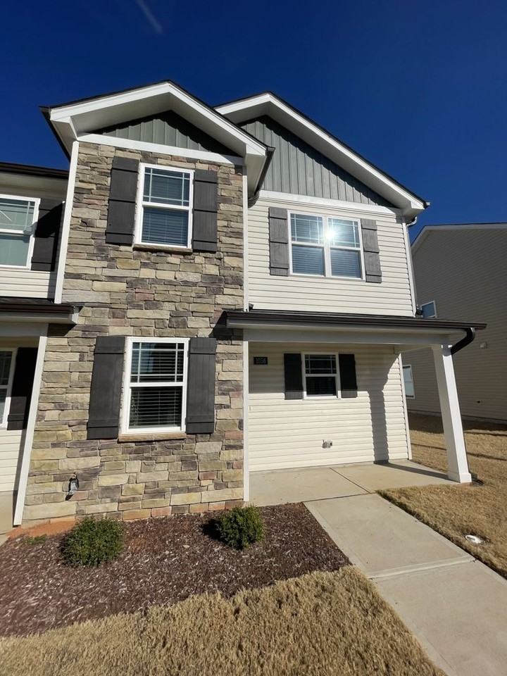 1056 Peony Ln - Photo 2 of 19