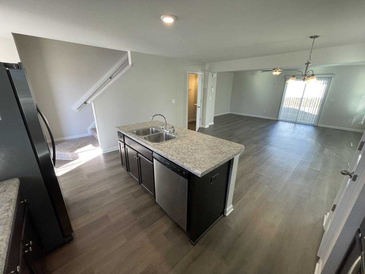 1056 Peony Ln - Photo 5 of 19