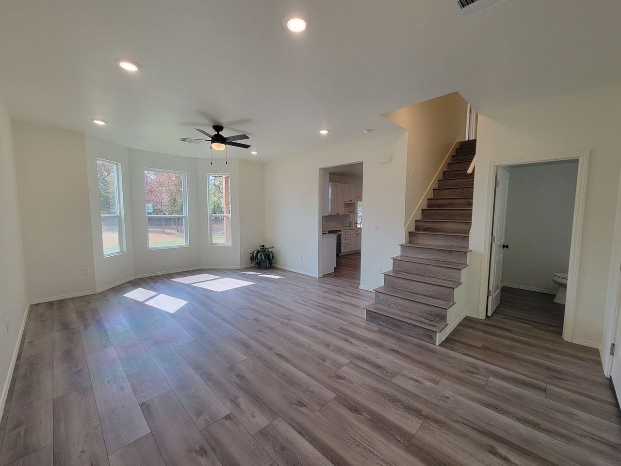 1202 N Mystic Dr - Photo 3 of 31