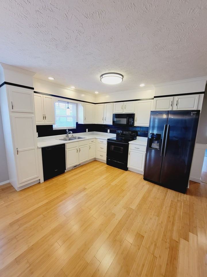 5477 Basswood Court - Photo 7 of 29