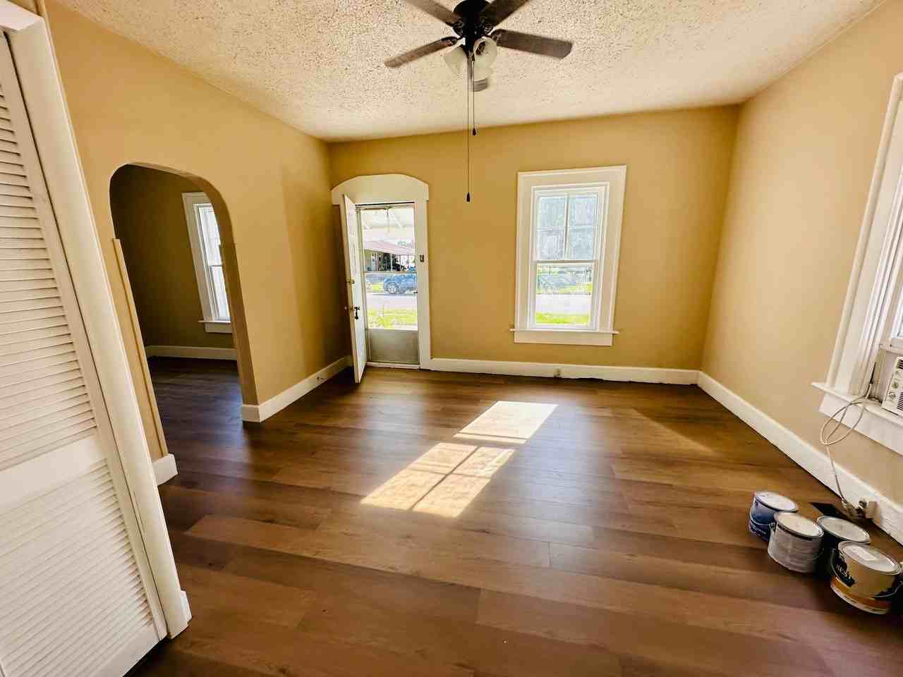 1027 N Arthur St - Photo 3 of 8