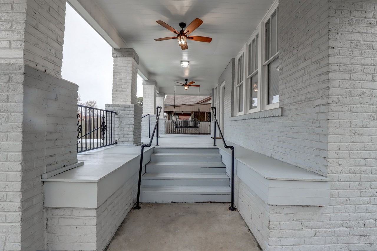 1300 Locust St - Photo 3 of 10