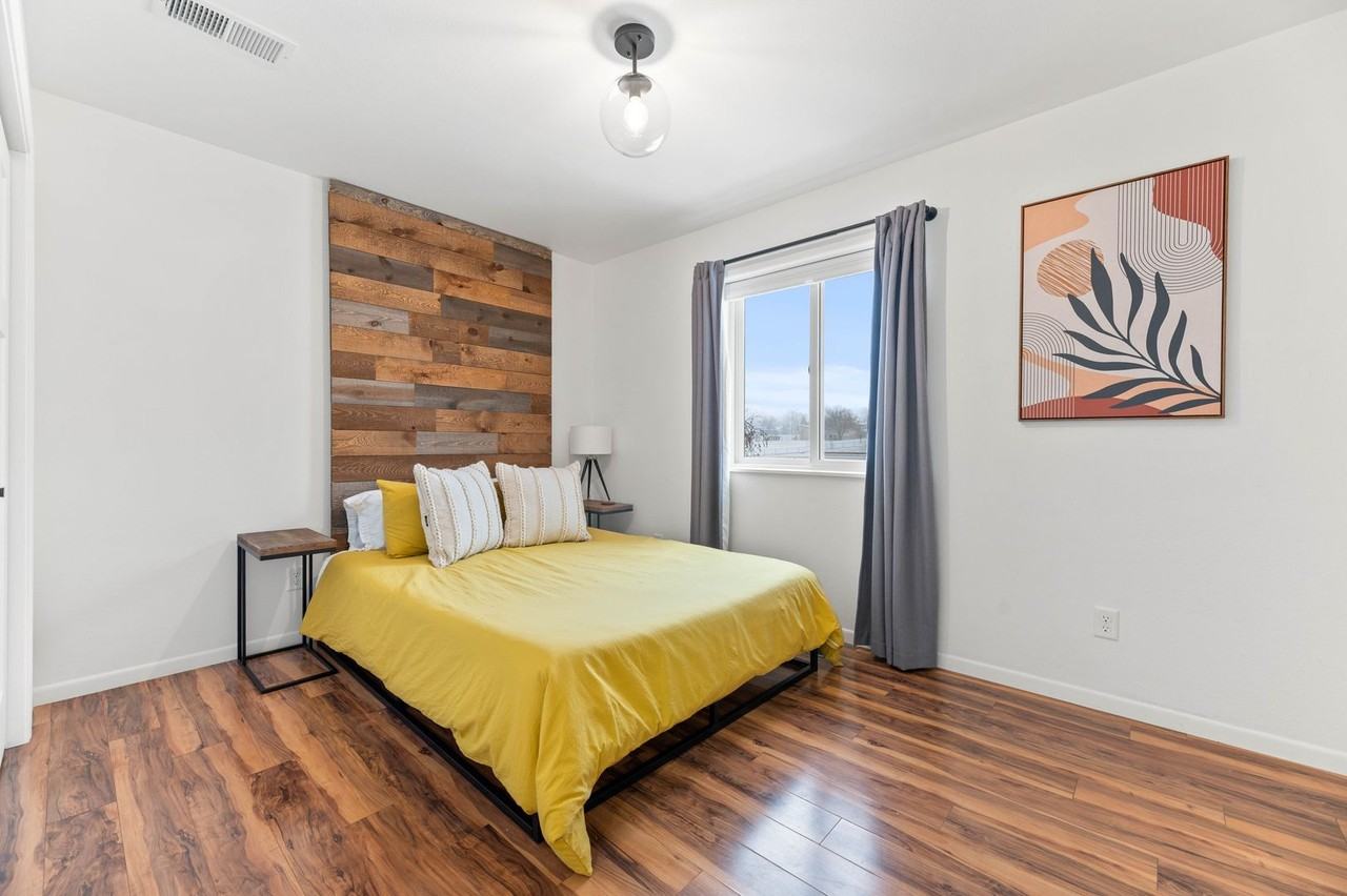 327 State St - Photo 6 of 11