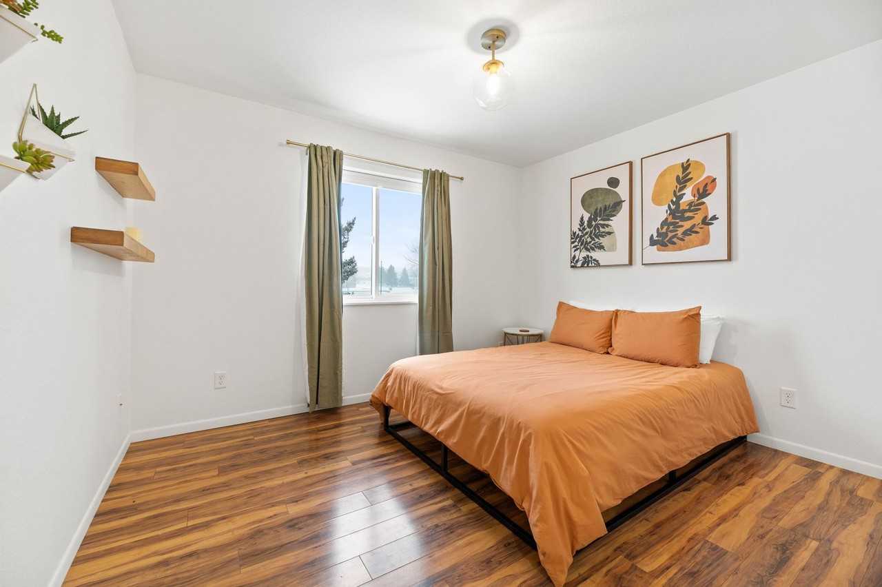 327 State St - Photo 7 of 11